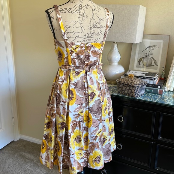 Maggy London Floral Retro Dress - Picture 6 of 11